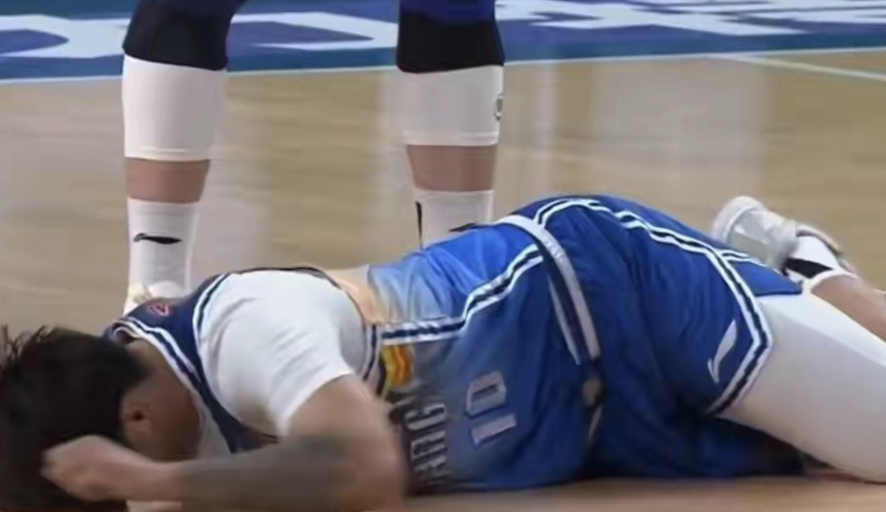 球员因伤缺席比赛，球队实力遭遇考验的简单介绍