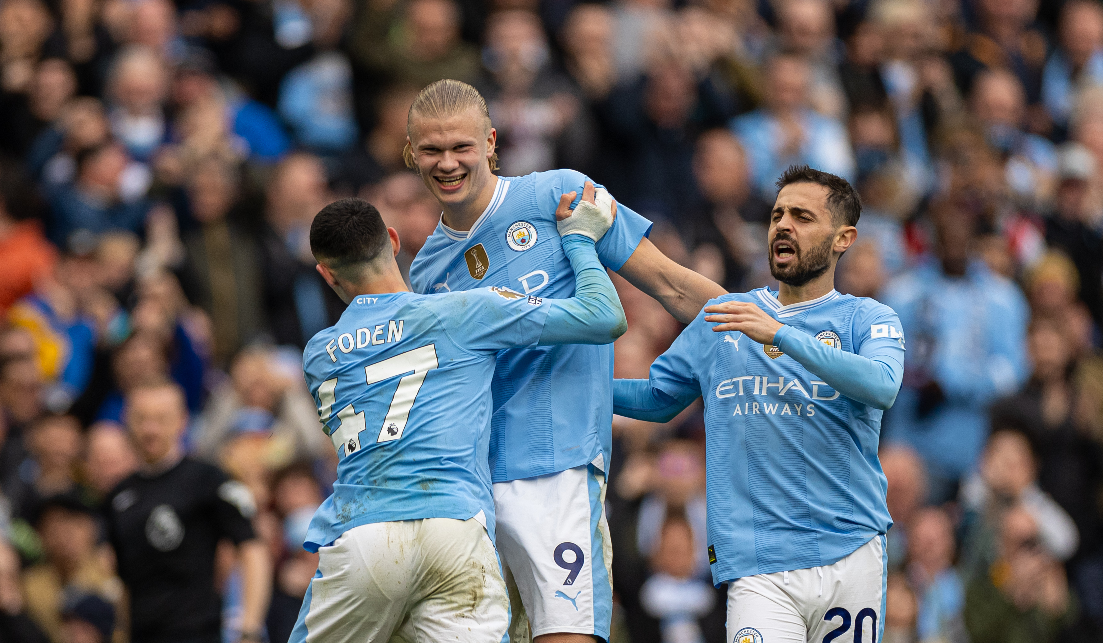 曼联主场力克狼队，夺得连胜