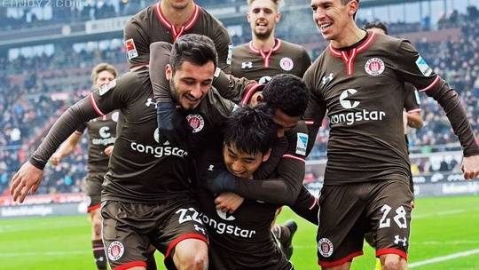 凯泽斯劳滕球队在比赛中发挥非常出色的简单介绍