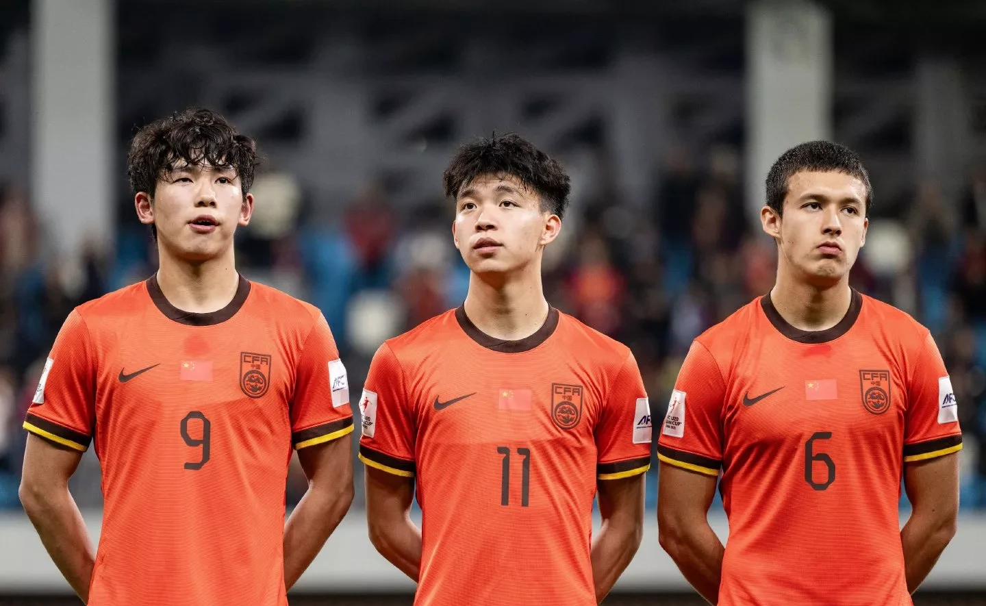 国家队在国外比赛中夺冠，令人瞩目