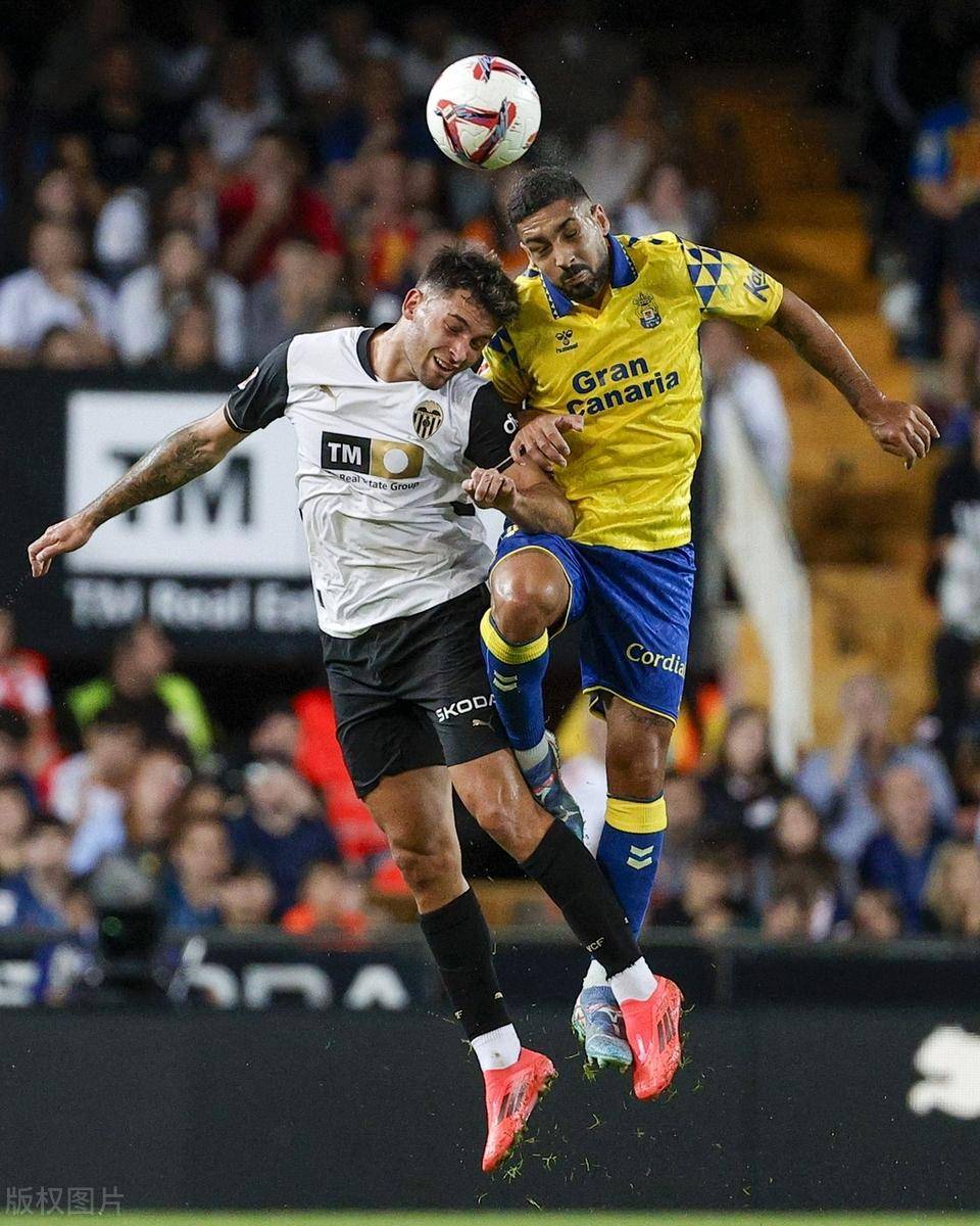关于瓦伦西亚主场大胜拉科鲁尼亚在西甲继续领先的信息