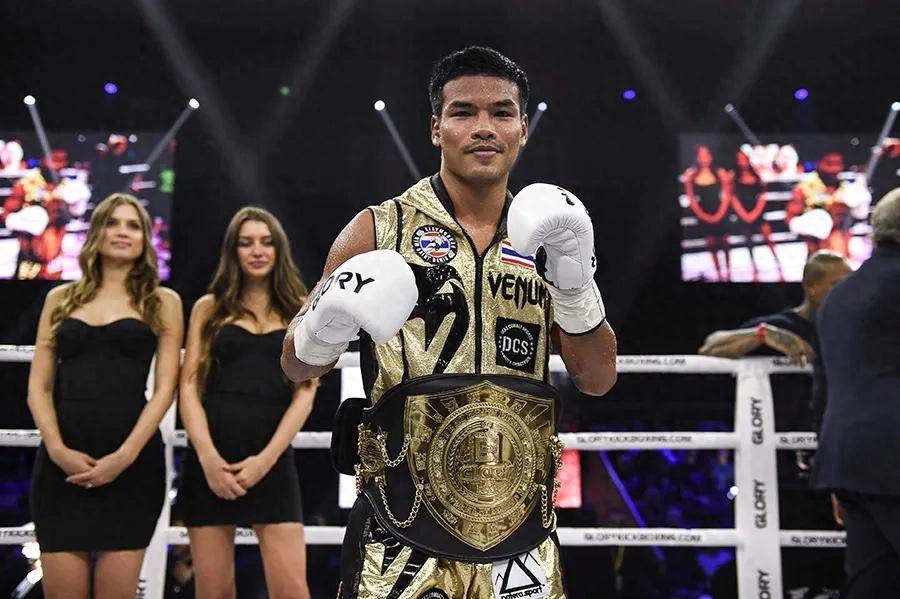 泰国运动员在拳击比赛中力压对手夺金