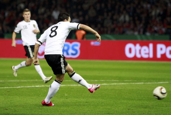 塞尔维亚队在欧预赛中胜率领先，稳居榜首