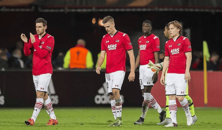 包含阿贾克斯对那不勒斯：荷甲冠军新赛季首秀的词条