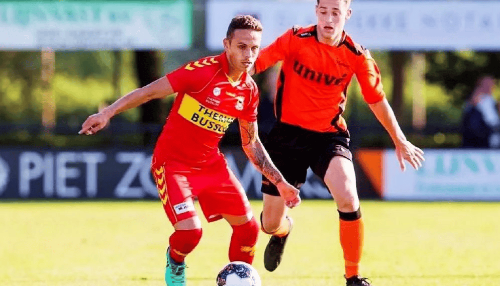 包含阿贾克斯对那不勒斯：荷甲冠军新赛季首秀的词条