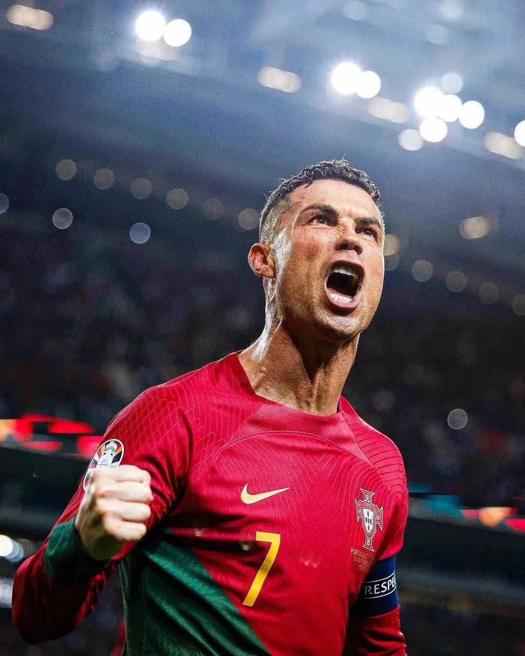 关于意大利国家队逆转胜利，出人意料晋级决赛的信息