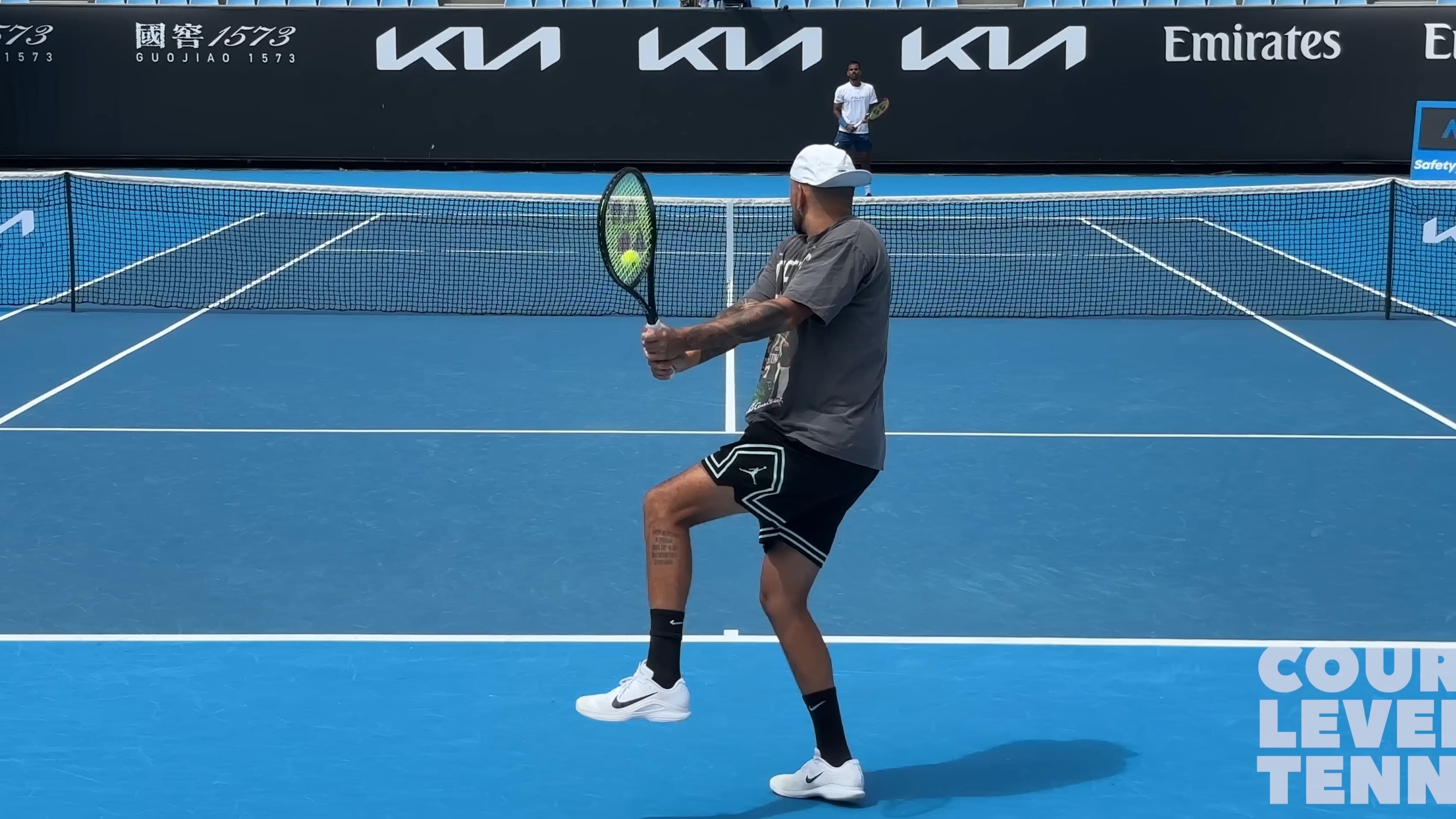 世界网球队轻取西班牙网球队，克耶高斯统治全场的简单介绍