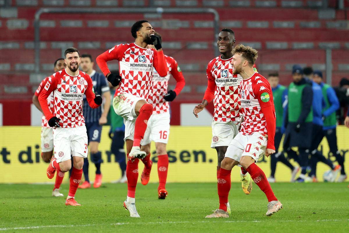 包含争冠热门不容忽视！拜仁主场大胜，全队势如破竹的词条