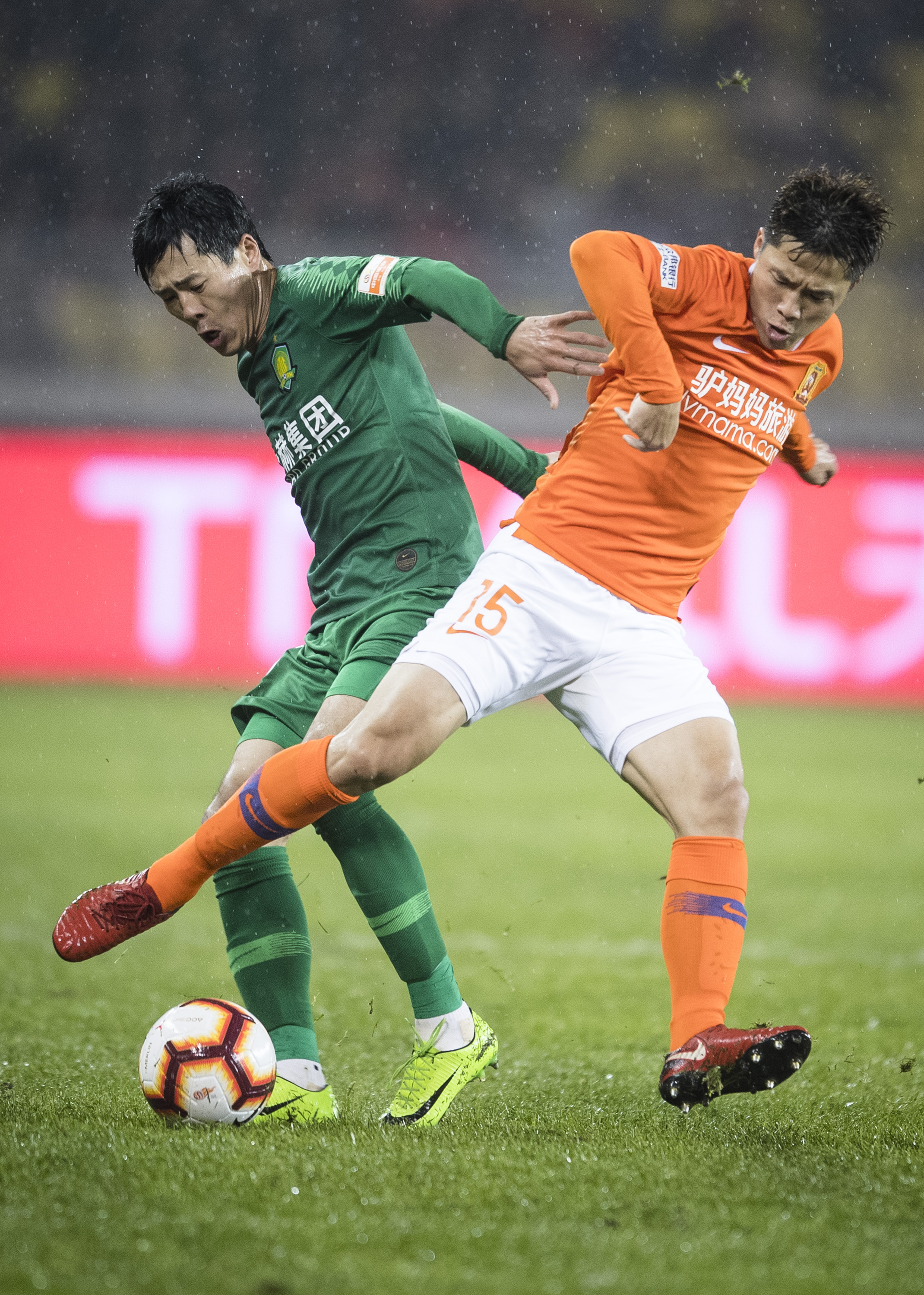 包含武汉卓尔士气高涨，力争进入中超前四的词条