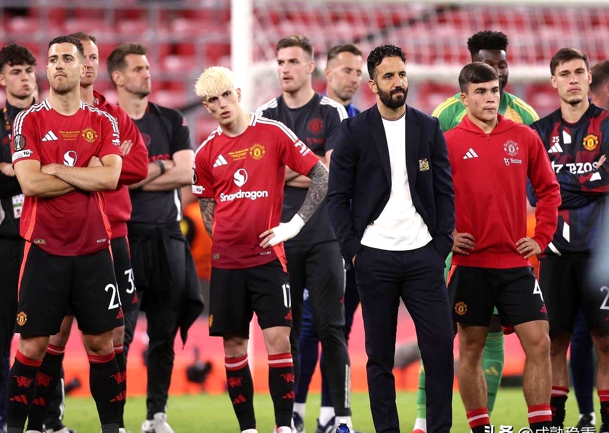 曼联主教练带领球队成功踢欧国联比赛 曼联主教练带领球队成功踢欧国联比赛