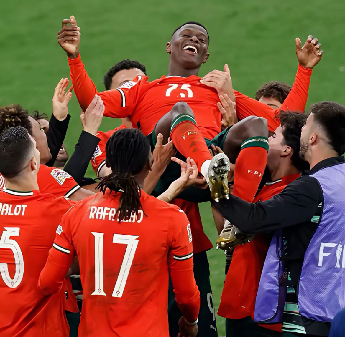 乌克兰客场不敌葡萄牙，小组出线形势岌岌可危的简单介绍