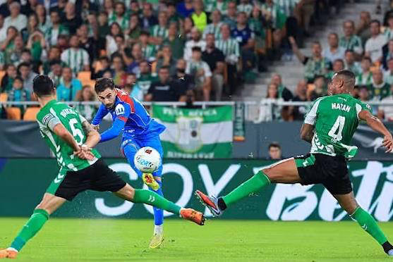 马德里竞技击败瓦伦西亚，取得胜利