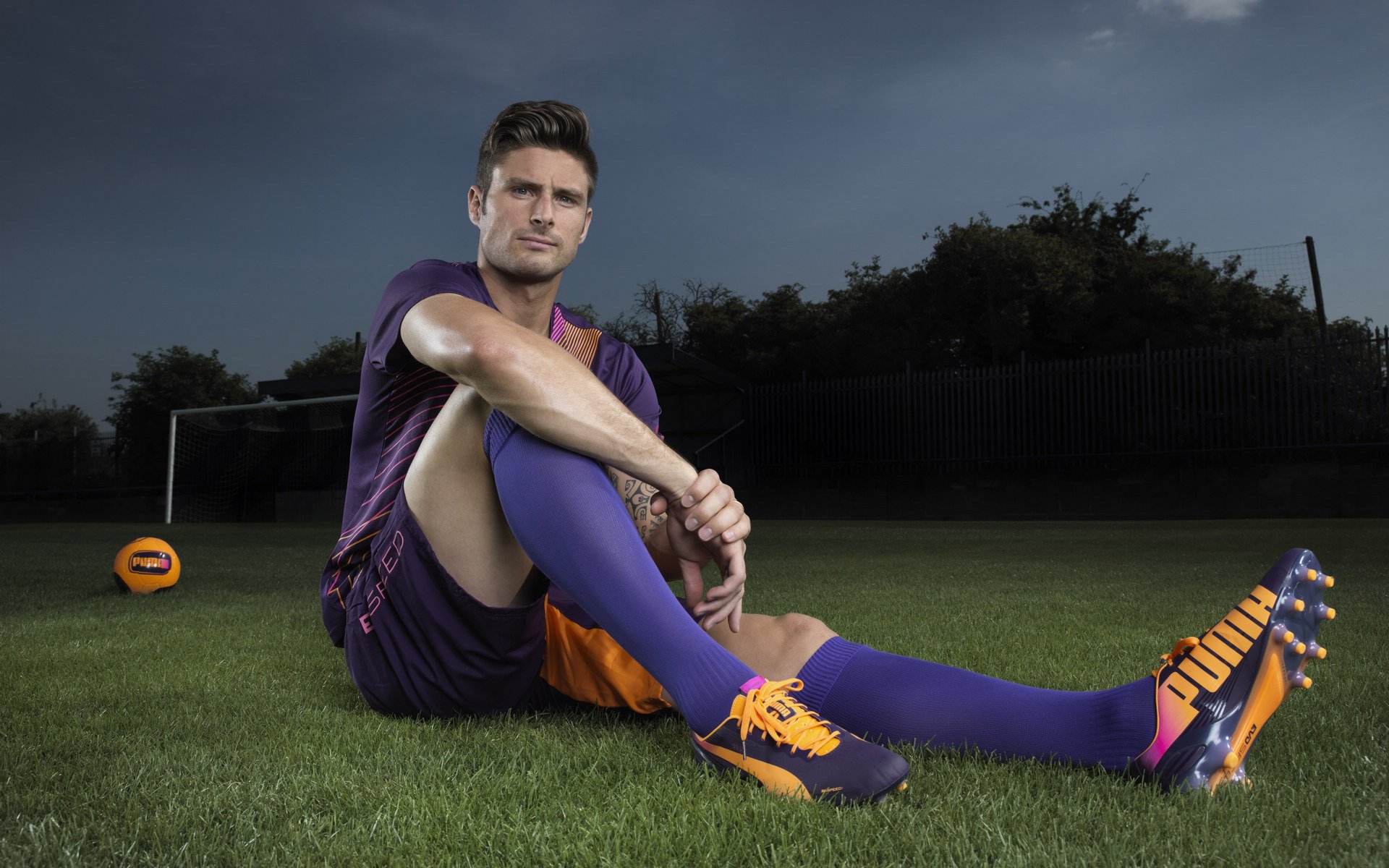 赛道与绿茵，金玟哉关键战不手软，F1年度争冠之夜的跨界启示