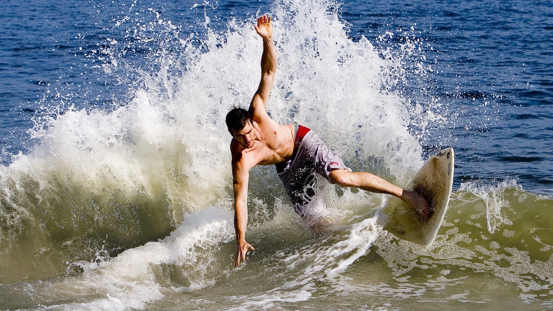 绝境中的英雄，乔治一剑封喉，上海队险胜灰熊