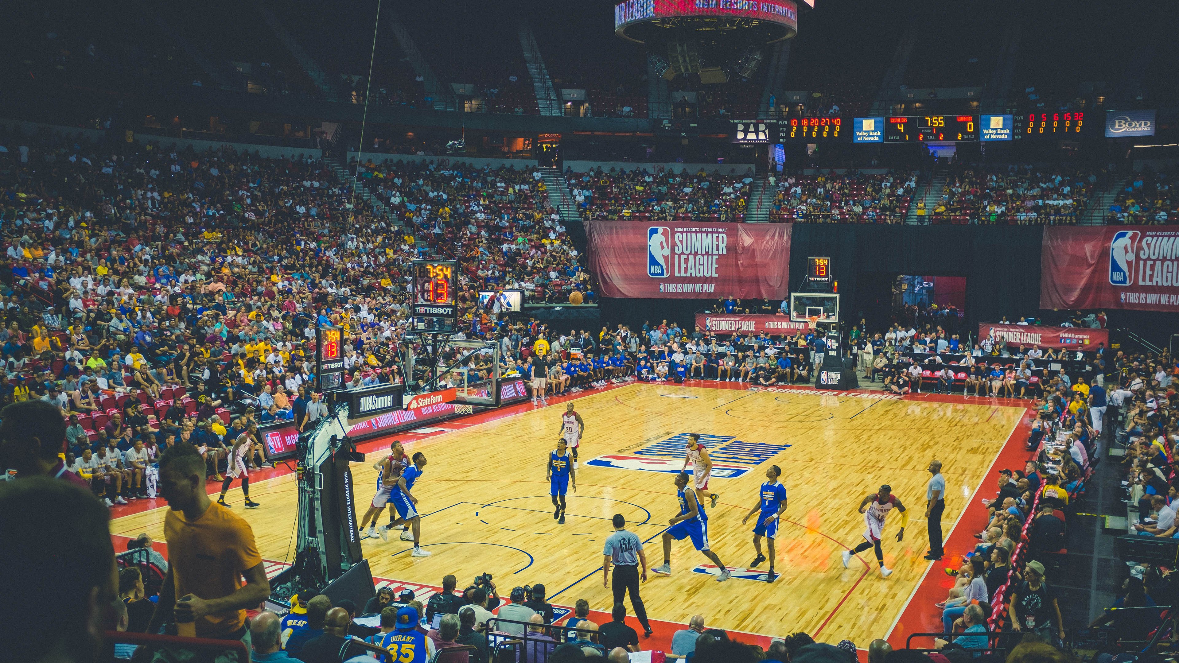 当英格拉姆在休斯顿爆发，火箭加时险胜辽宁队—一场跨越篮球次元的对决